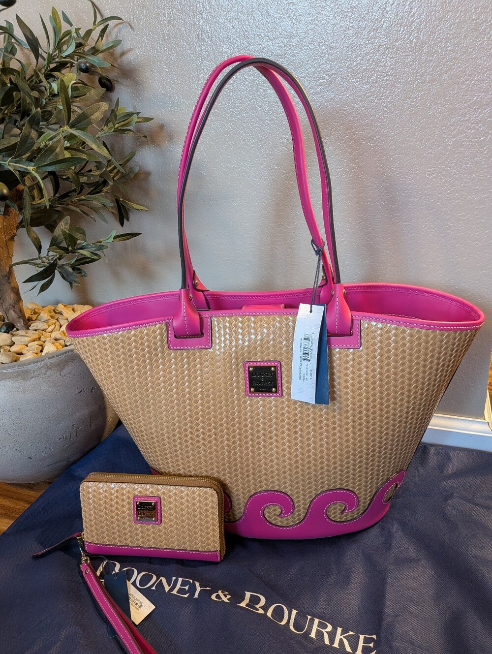 NWT! Dooney & Bourke Beacon Woven Atlantic Tote & Wallet in Magenta